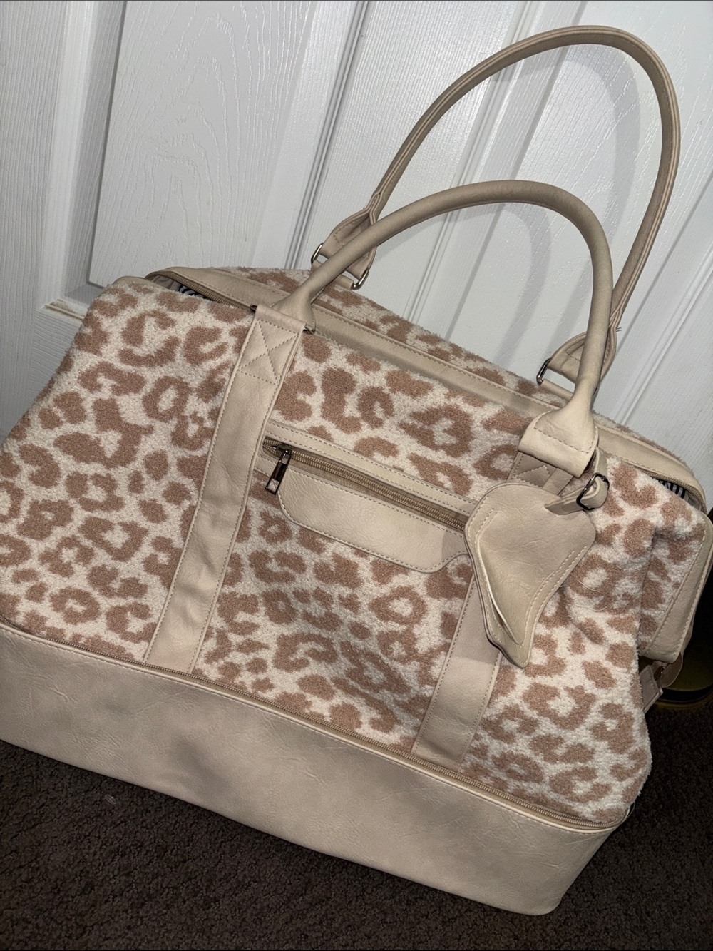 Pink Lily Beige and Cream Leopard-Pattern Weekender Tote NWOT❗️